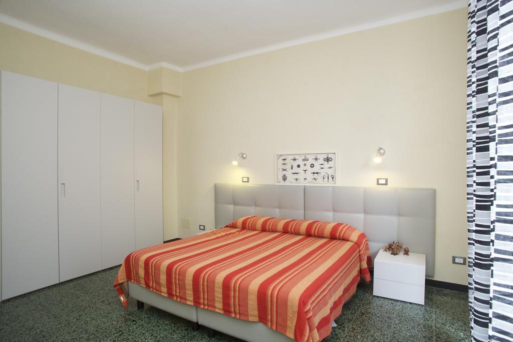 Riviera Apartments Levanto Szoba fotó